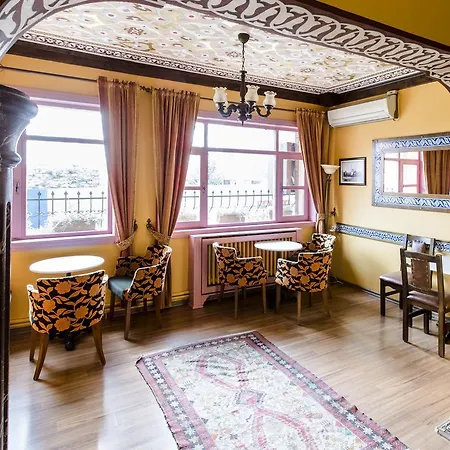Cheers Vintage Hostal *