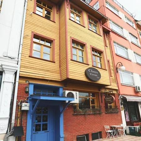 Cheers Vintage Hostel İstanbul